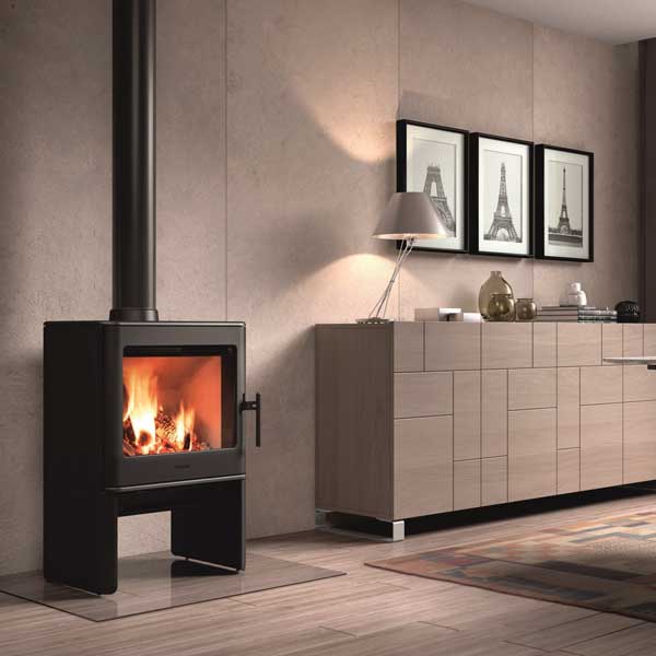 Hergom E40 Wood Heater in living room setting